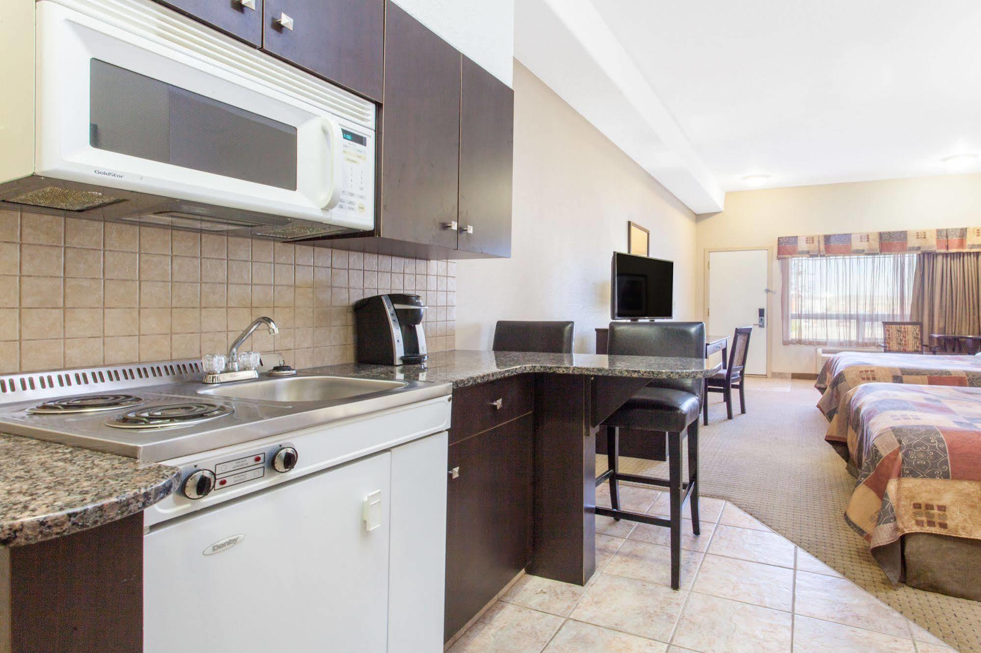 Ramada By Wyndham Drayton Valley Exterior foto